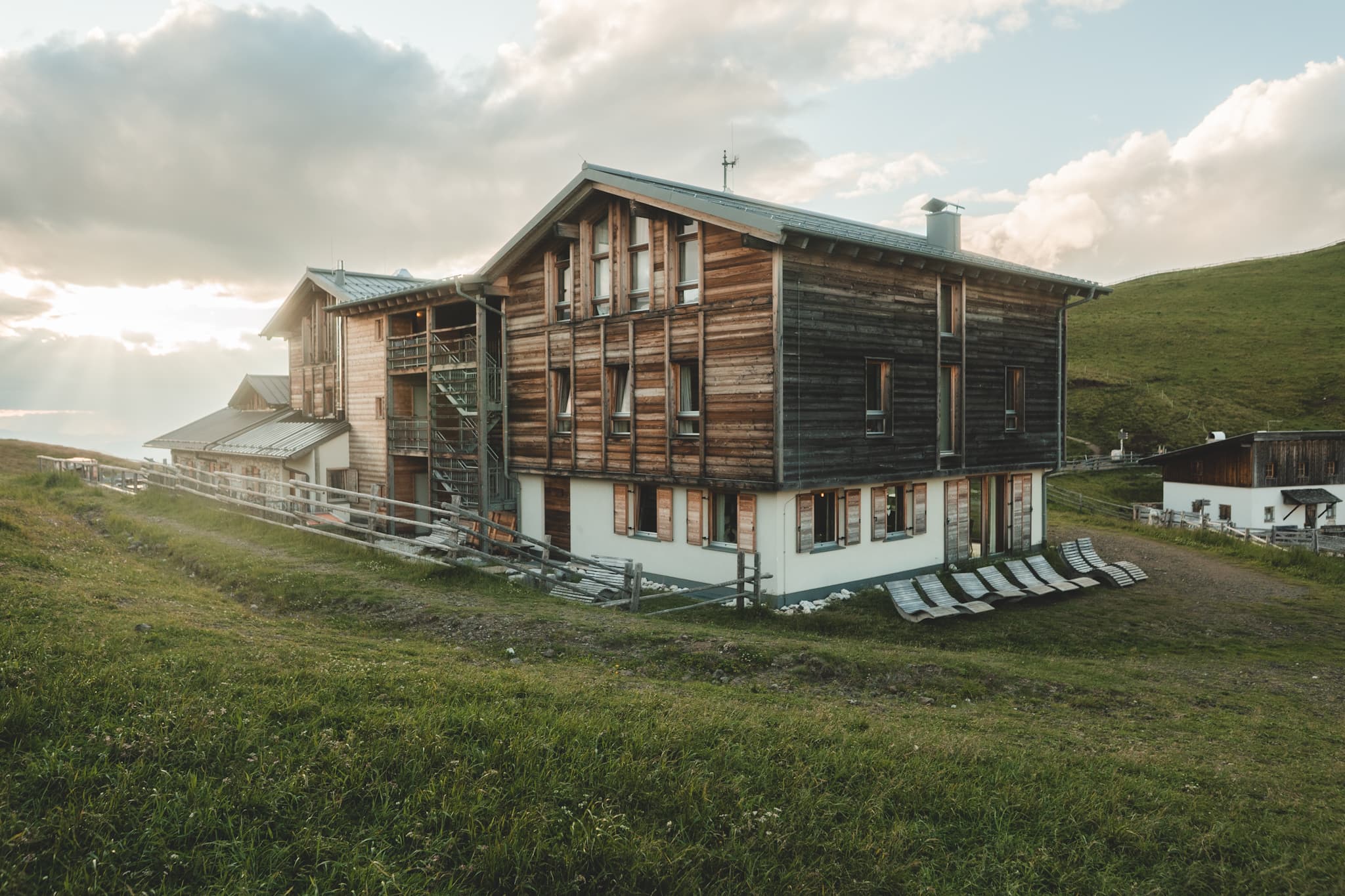 huttentocht met kinderen in de Dolomieten